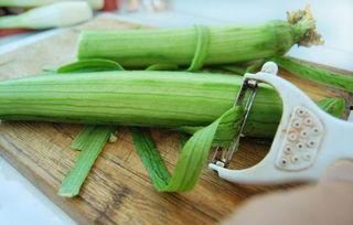 吃乳瓜削皮吗,乳瓜食用前的削皮技巧解析